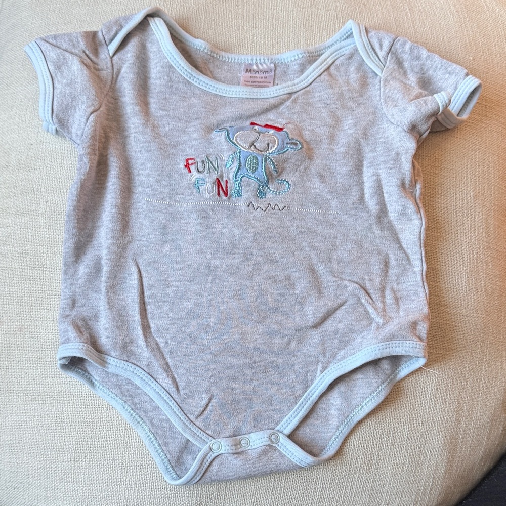Minimi Light Gray Baby Bodysuit with Fun Design